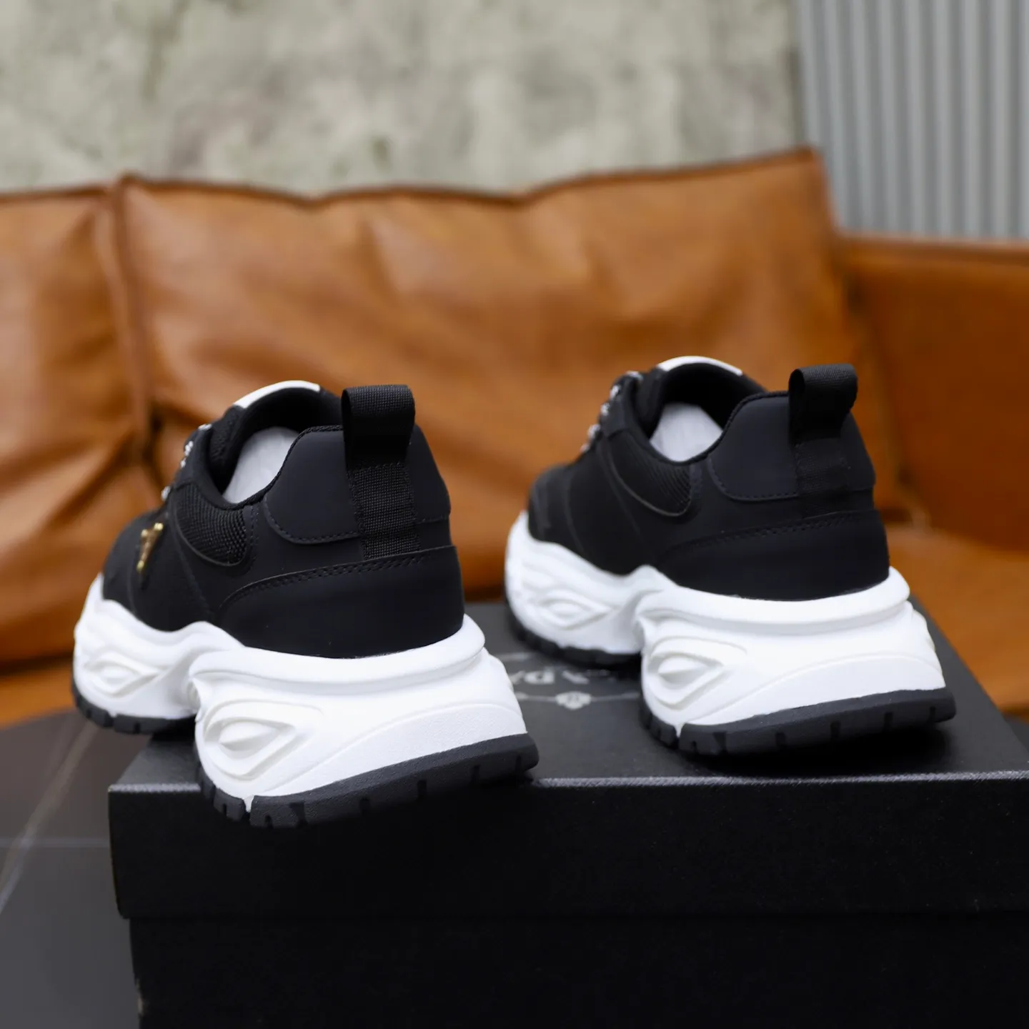 Ex-factory price: 462💰🙅‍♂️🙅‍♂️🙅‍♂️ Brand: PRADA Standard code: 38-44 (45 customized) Grade: Same as the official website Material: Original material splicing Comfortable and breathable lining Lightweight and wear-resistant sports outsole Style category: Men's fashionable casual shoes Running sneakers Distinguished luxury brand elements Top luxury Color: actual picture color